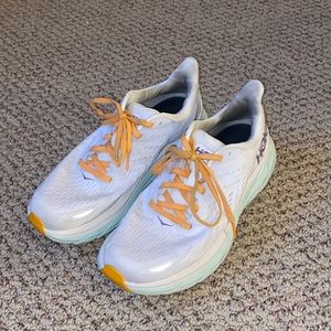 Hoka Clifton 8 women’s